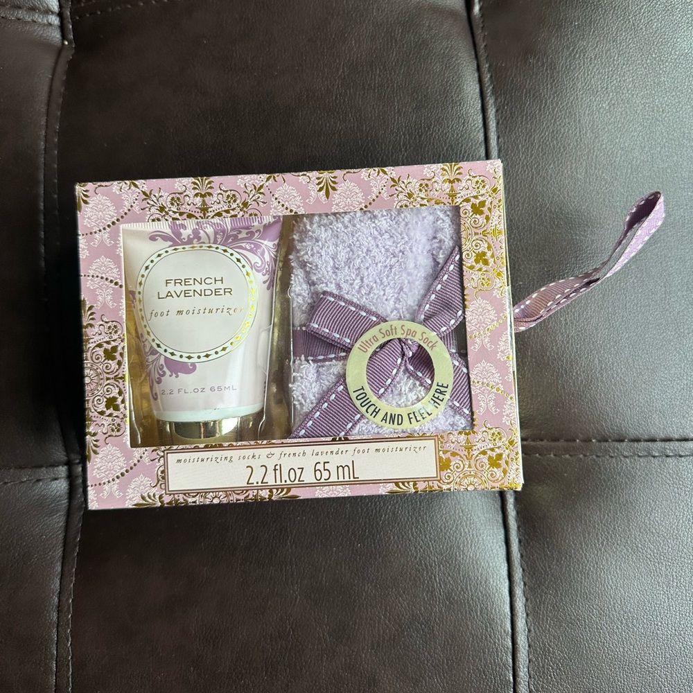 Moisturizing Socks & French Lavender Foot Moisturizer